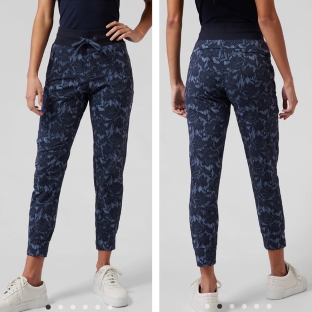 Like New Athleta Trekkie North Jogger Ethereal Bloom Cottage Blue Hiking Size 10